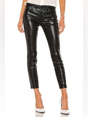 Le High Skinny Croc in Noir Croc
FRAME